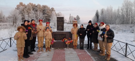 У памятника воинам-освободителям